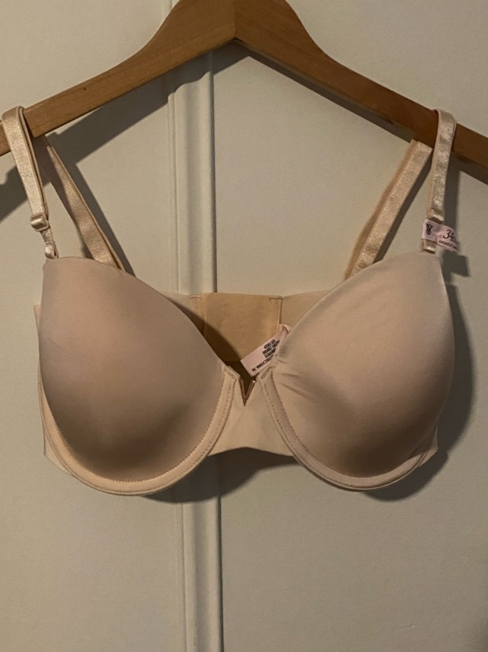 Victoria's Secret Light Nude Multi-way Molded T-Shirt Bra